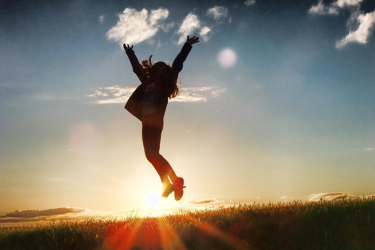 Why Some People Seem to Attract Money Easily and Effortlessly